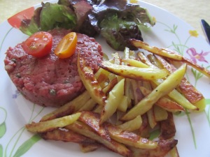 Steak tartare et frites maison 31-05 (1)